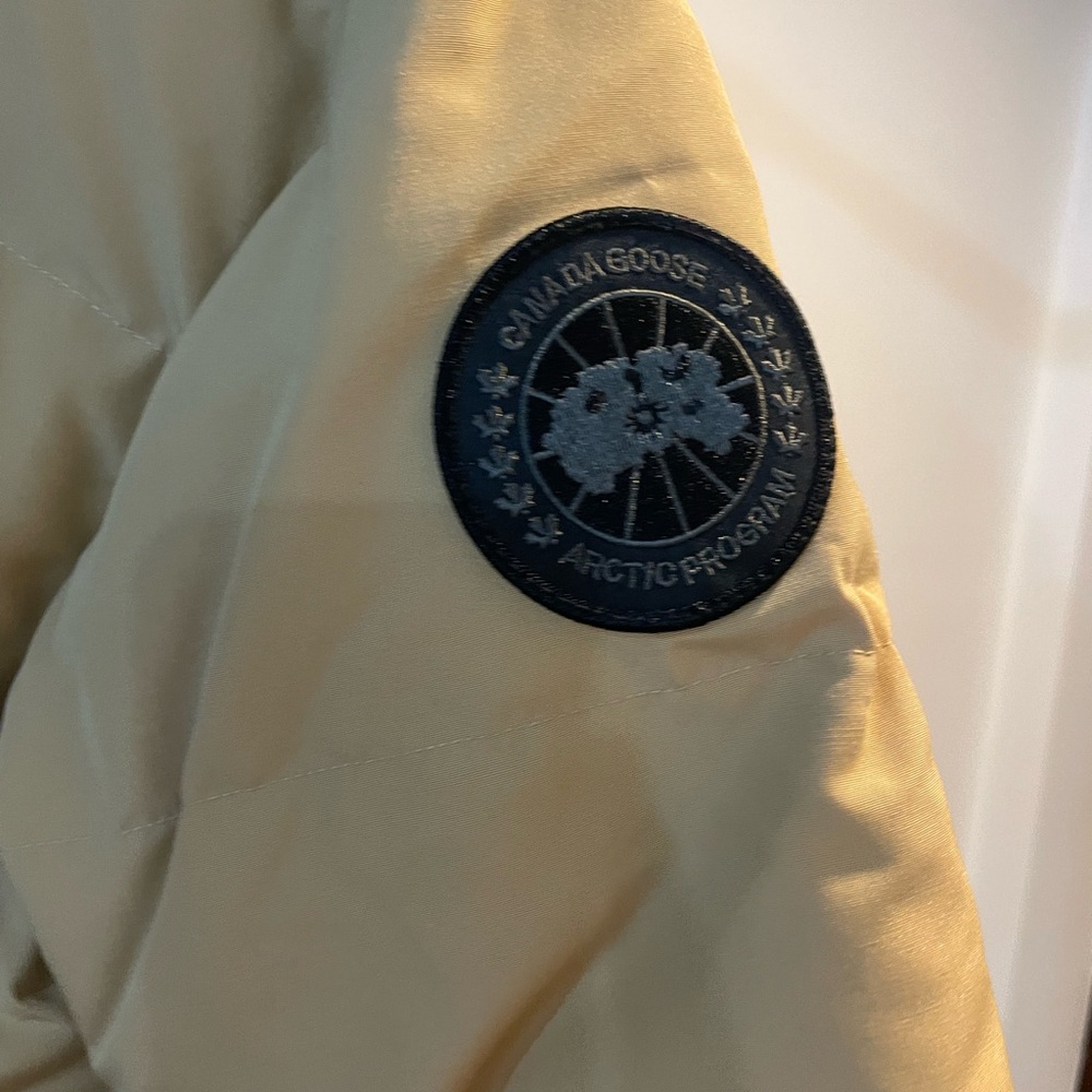 Canada Goose Tan Cropped Puffer Jacket - Picture 2 of 16